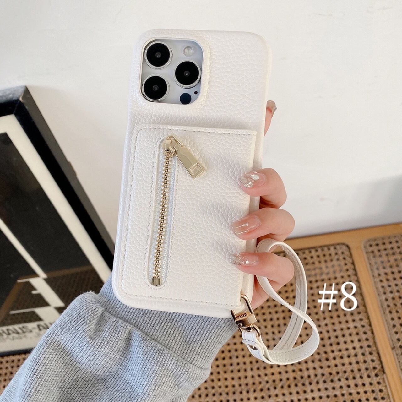 ストラップ付きロゴレザーホルダーミラー付き iPhone16対応】レザー 腕かけストラップ ミラー付き カード収納 8色