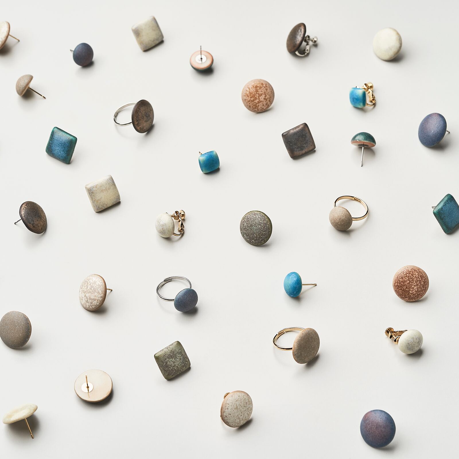 陶磁器ピアス/イヤリング 〈circle_large〉 No.004 Dusk Navy | ZUIKOU