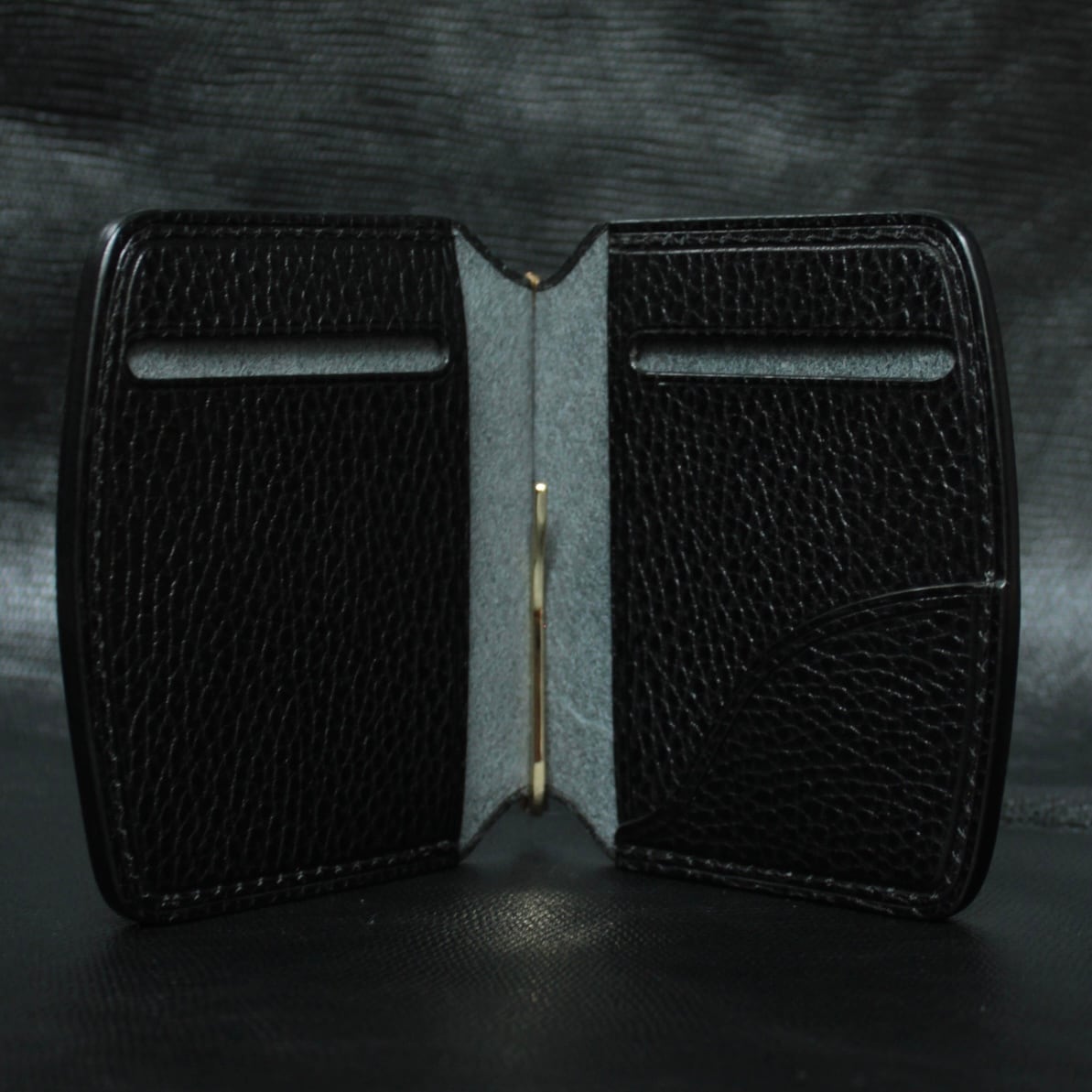 6T leatherworks マネークリップ　ブラック/ドラーロ マネークリップ(ブラック/ドラーロ,ワルピエ社) | 6T leatherworks