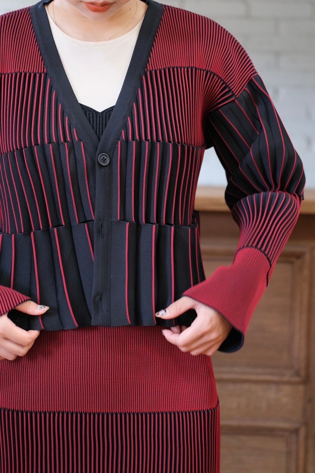CFCL】 ACCORDION CROPPED CARDIGAN -maroon red multi- | loop