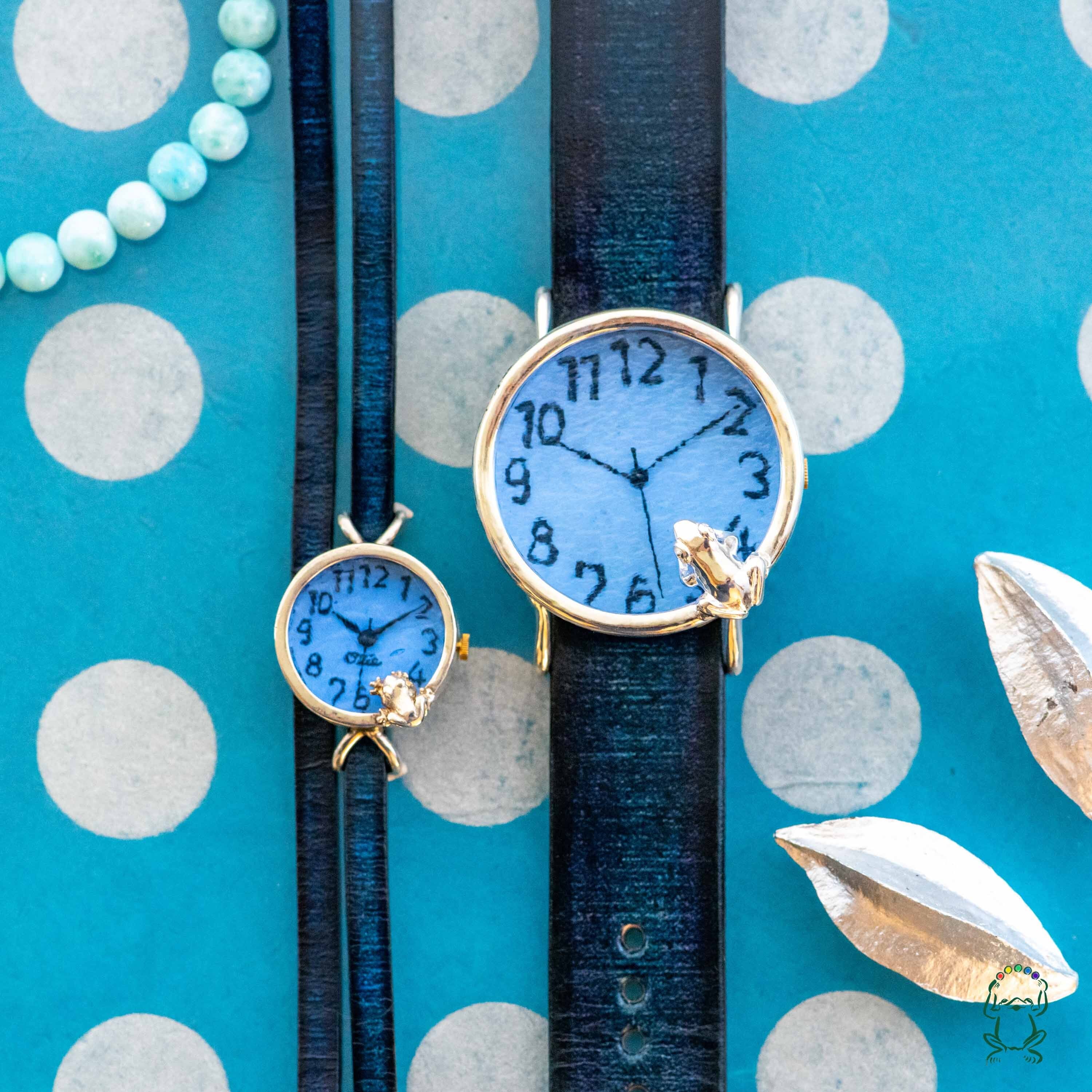 池をのぞくカエル腕時計LとSSパステルブルー | カエルの時計屋さん