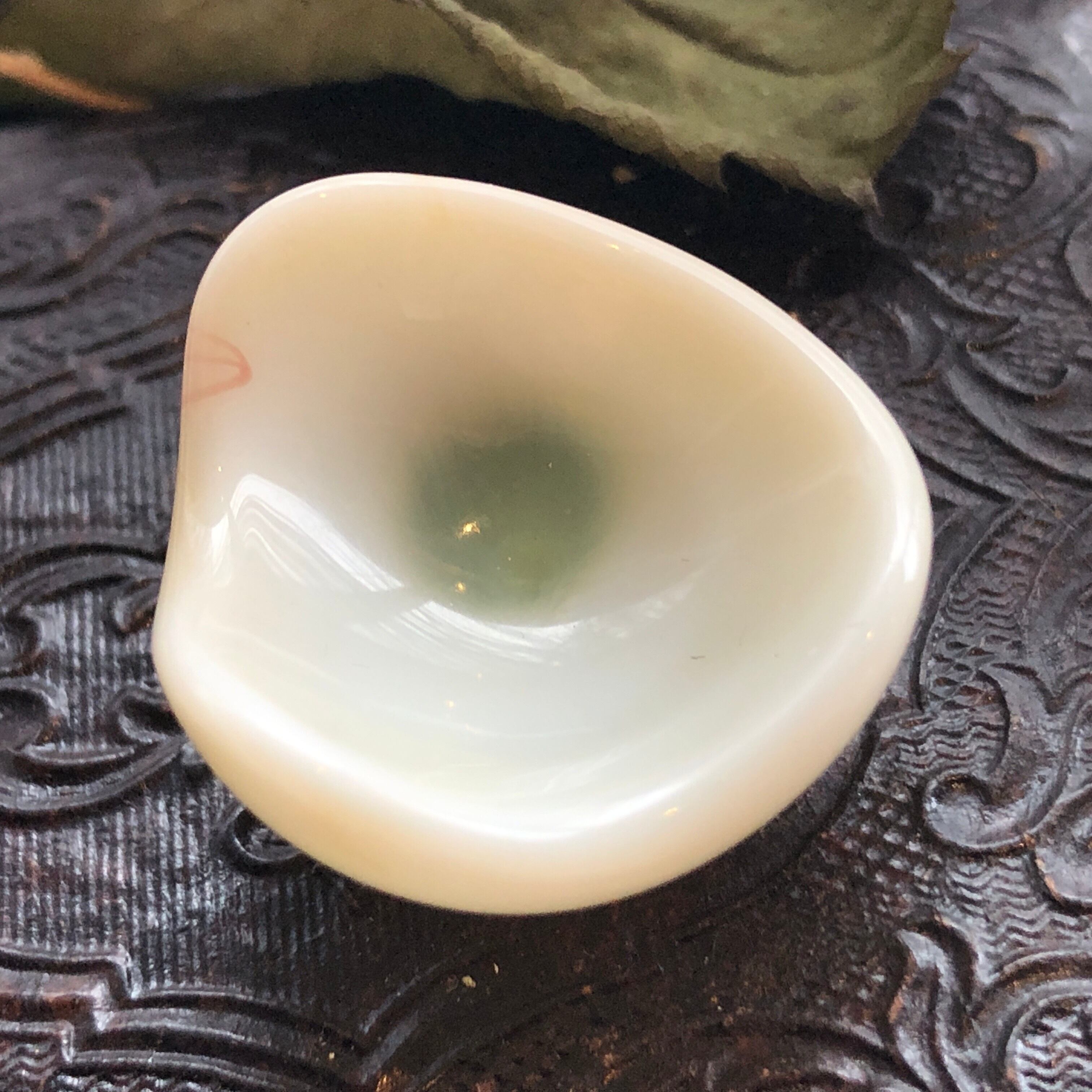 靄に浮かぶ翡翠の義眼 | メルキュール骨董店