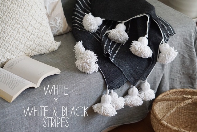 ポンポンブランケット M : White × white & black stripes