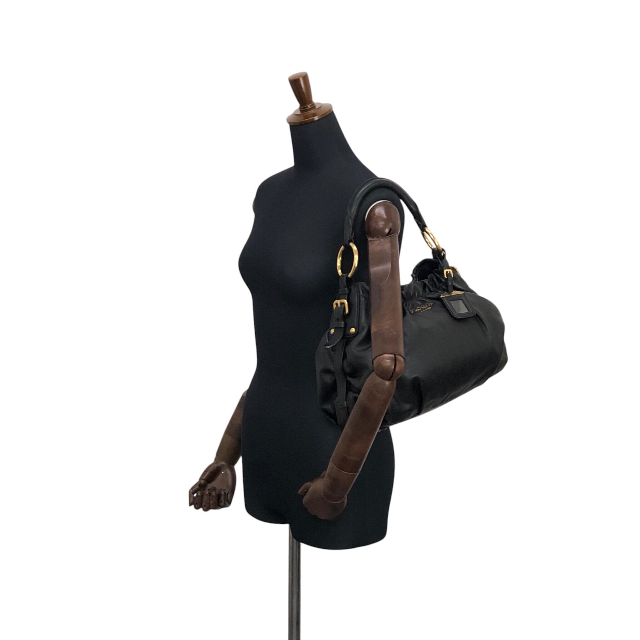 PRADA ビンテージ　ブラック ショルダーバッグ PRADA プラダ ショルダーバッグ ブラック ロゴ レザー ワンショルダー