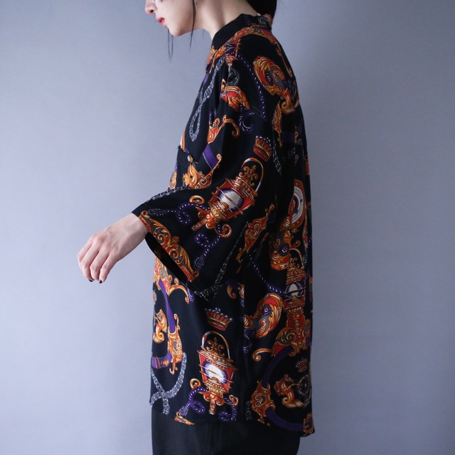 black base scarf full pattern over silhouette h/s shirt