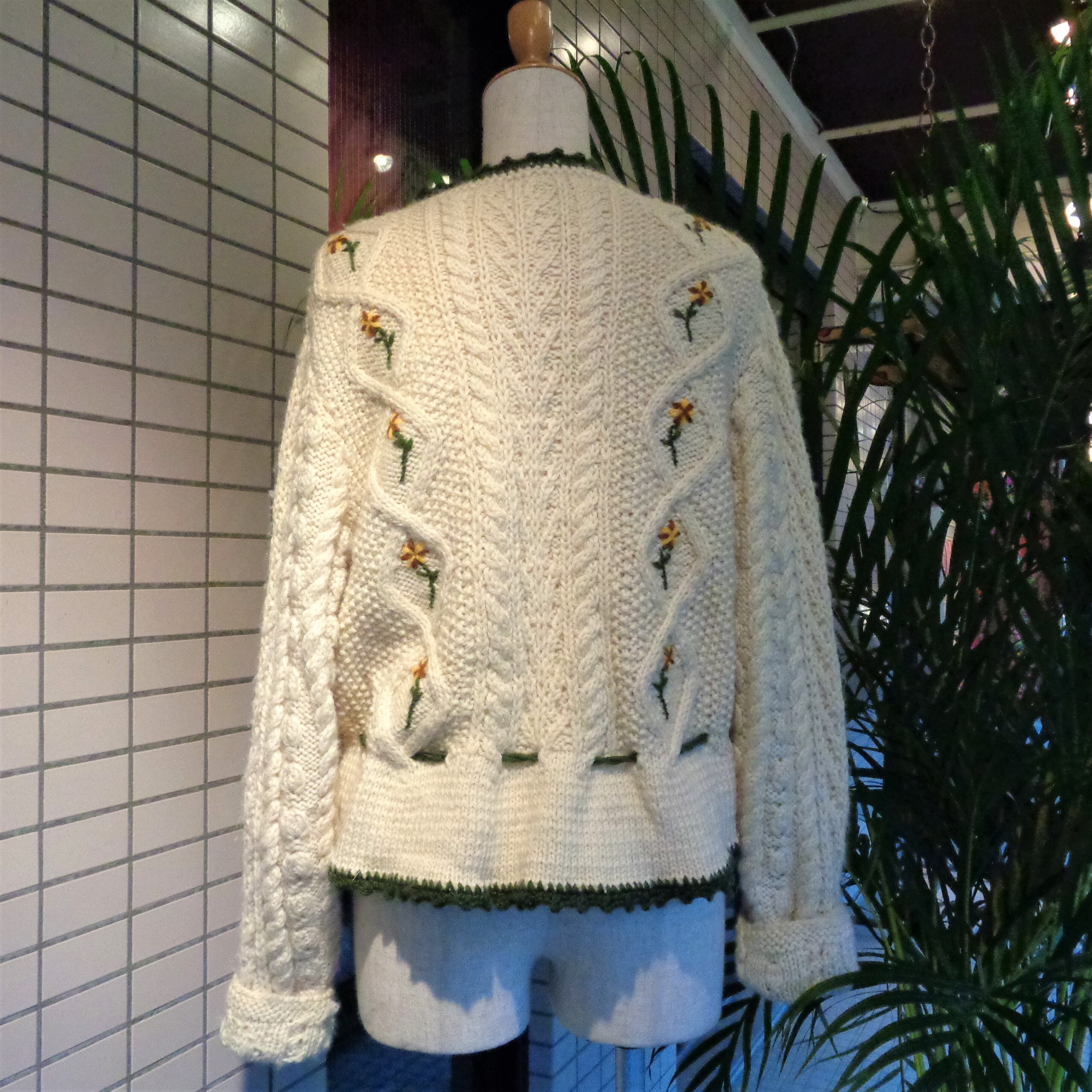 Flower Embroidery Tirolian Cardigan / フラワー刺繍チロル