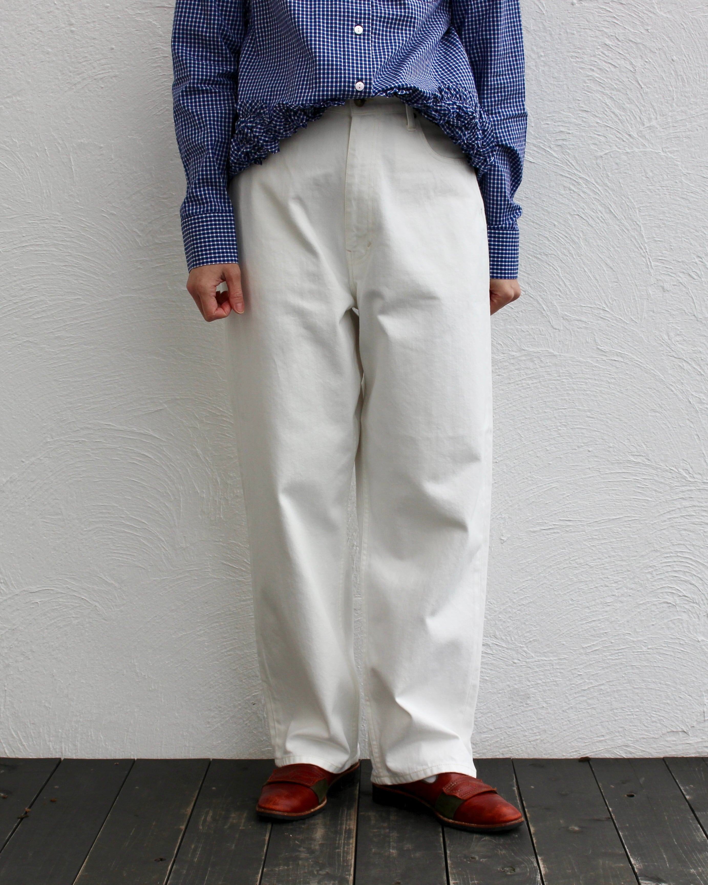 Nikki ESSENTIAL PIECES/denim tapered pants | Coffee Restaurant