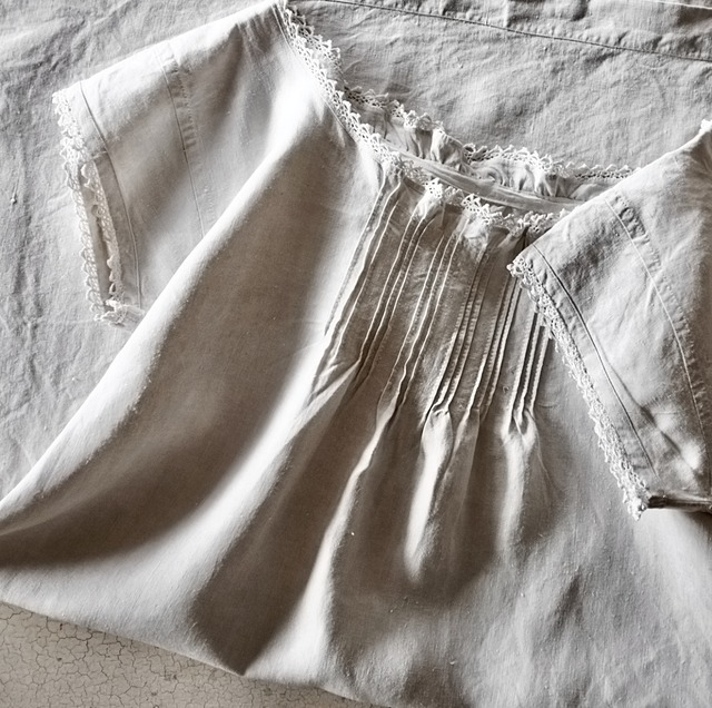 フランス 1900s リネン 小さなレースとピンタックとギャザーワンピースc アンティーク