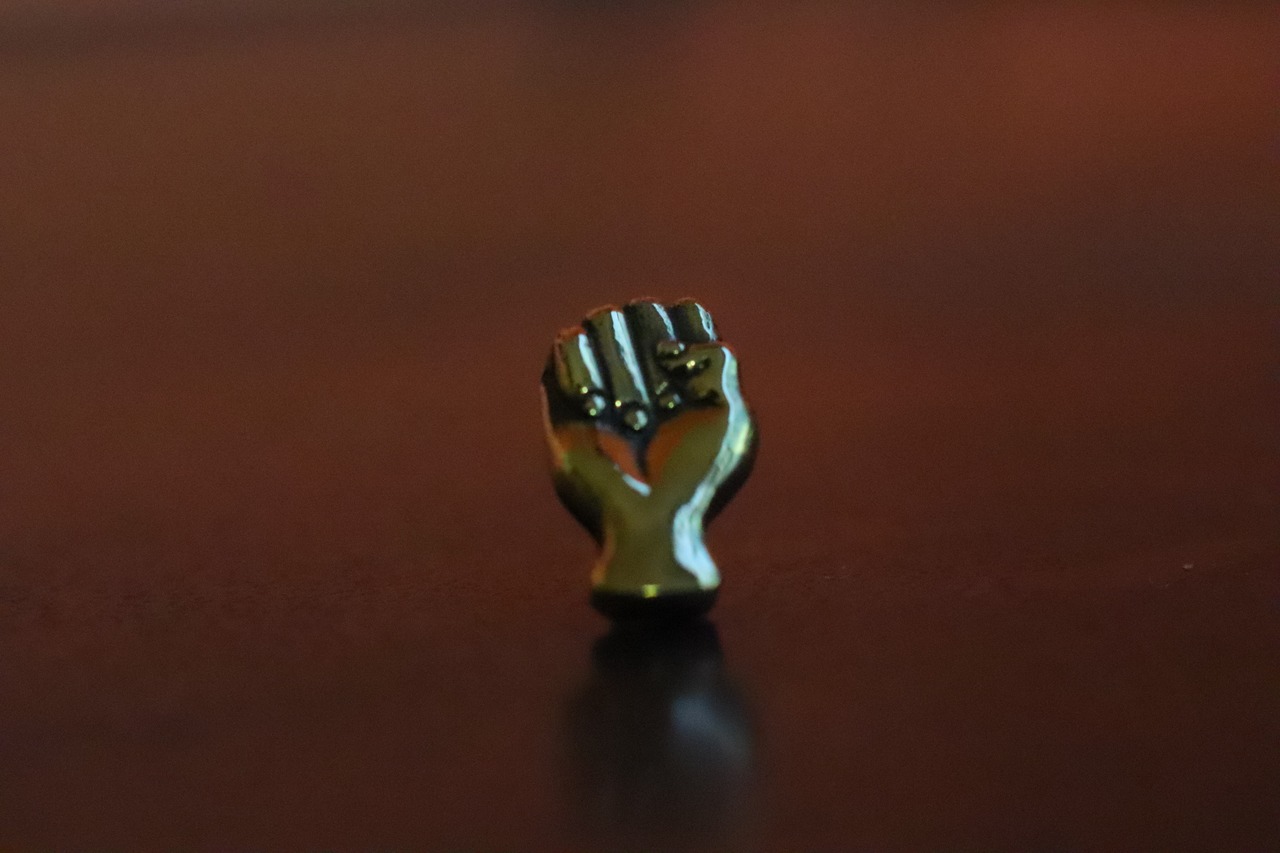 push pin "KEEP THE FAITH"