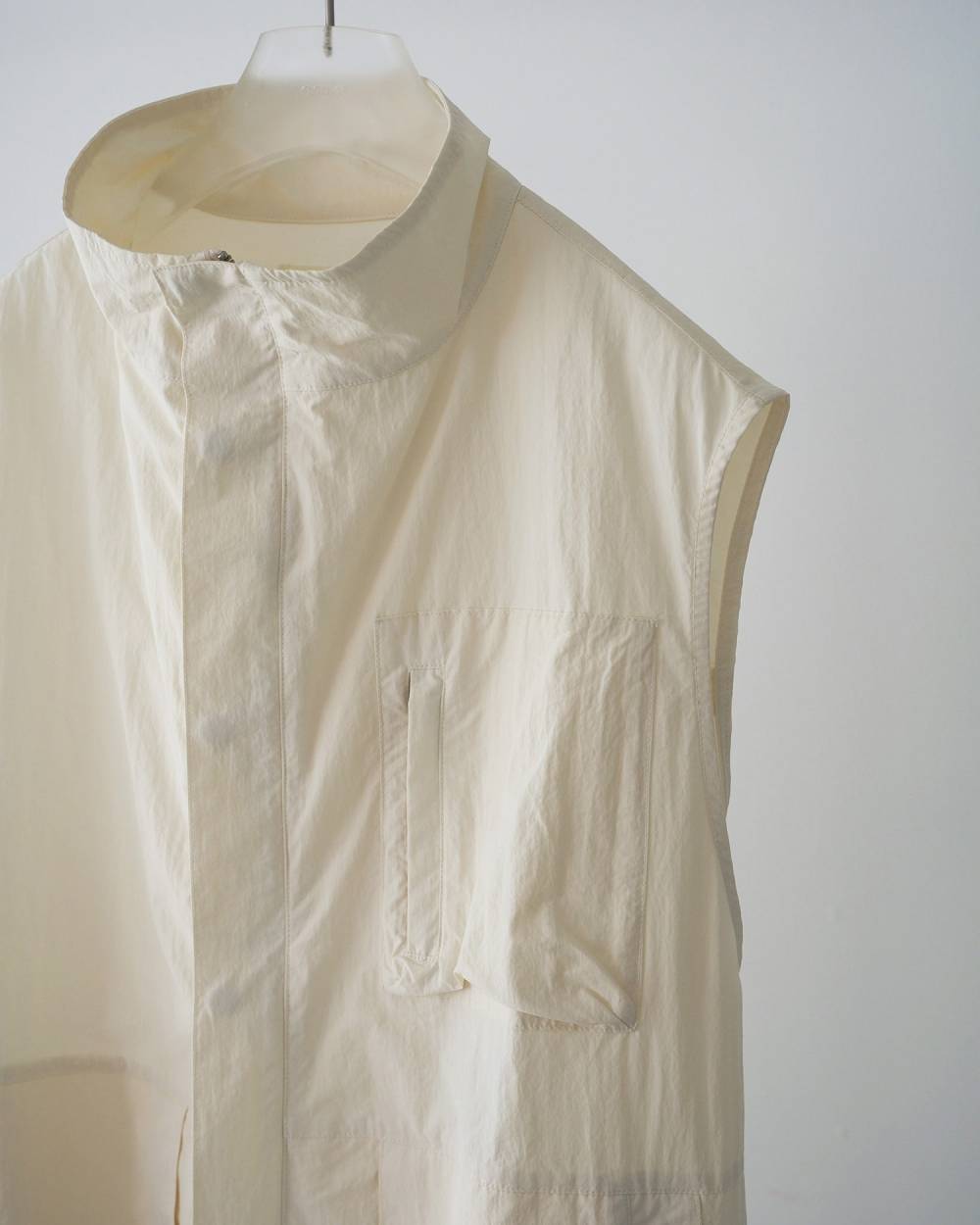 anuke(アンヌーク) Standcollar Pocket Vest | サウスオレンジ｜メンズ