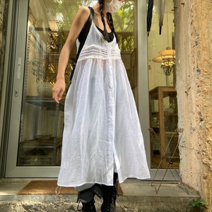 ワンピース キャミ ノースリーブ キャミソール Vネック 透け感 レース ボヘミアン 前開き かわいい 大人可愛い こなれ感 クール 無地 春 夏 秋 冬 オールシーズン シーズンレス 10代 20代 30代 40代 レディース 女性用 ママ 休日 パーティー イベント 着回し 普段使い  重ね着  コーデ モテ インスタ映え ワンサイズ ホワイト