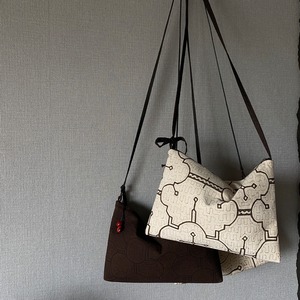 SP 泥染め横型大きめのポシェット白　29x21cm ファスナーポーチ