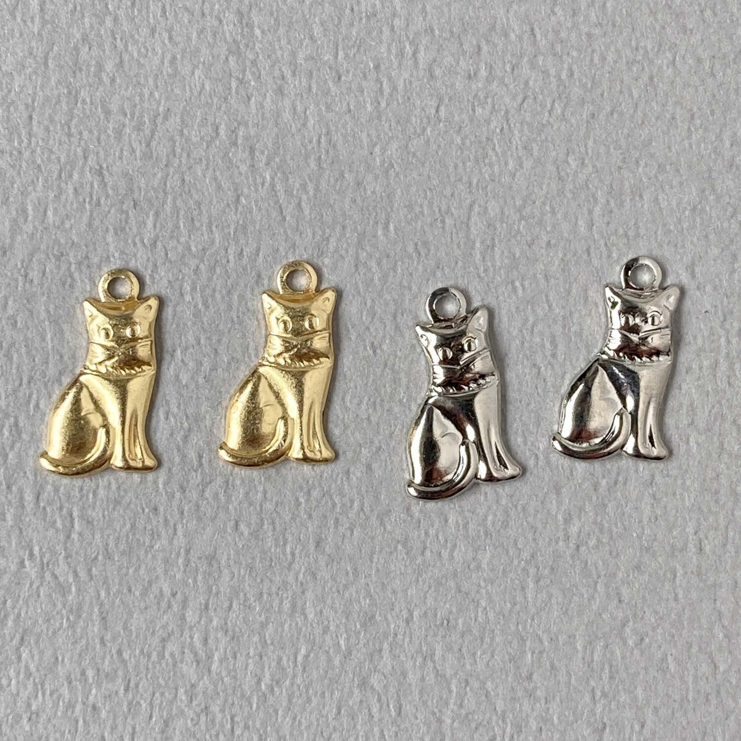 新色追加〉USA真鍮 首輪のついたミニ猫チャーム（13mm） | Dua