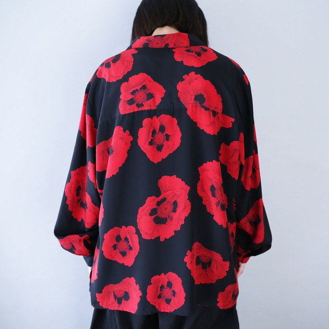 "black×red" flower art pattern open collar shirt