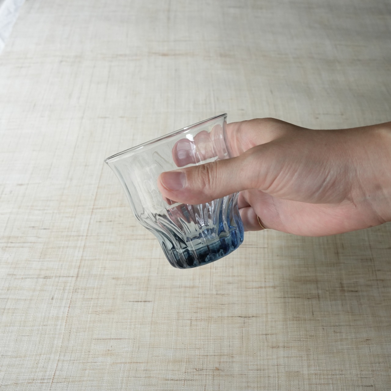 花岡央 | GRICE カフェグラスW・画像3