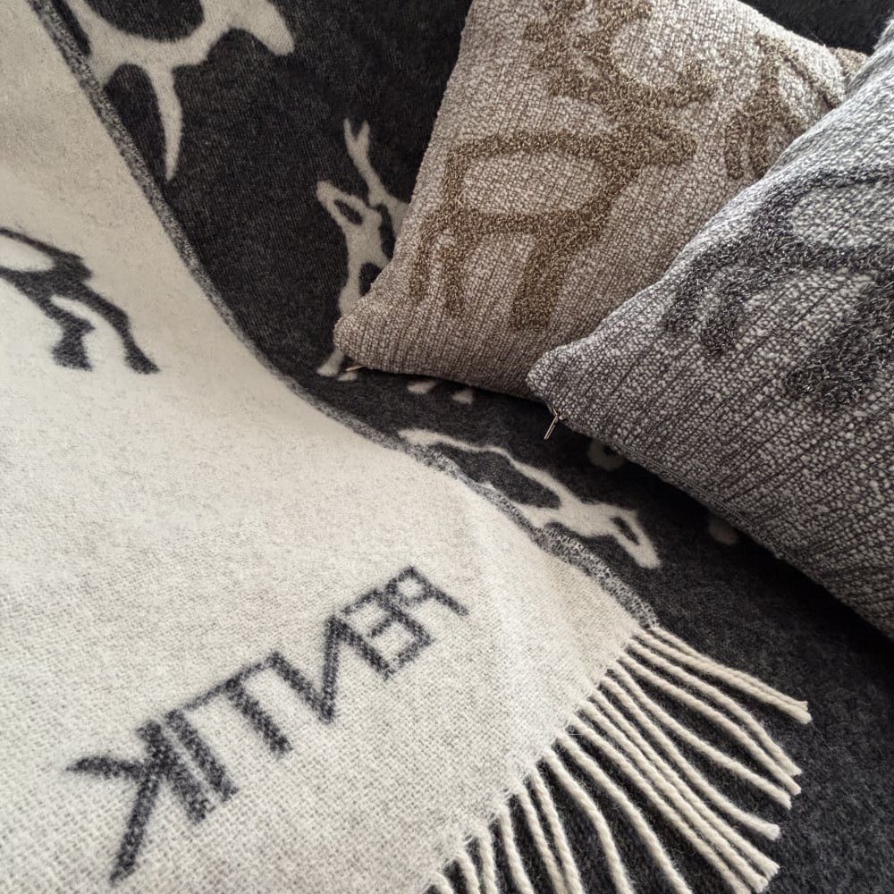 PENTIK】Saaga Blanket（サーガ ブランケット） ブラック 130x170 cm