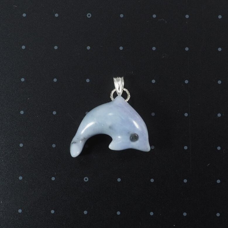 糸魚川翡翠 ラベンダー翡翠 いるかペンダントトップ 5.7g lavender