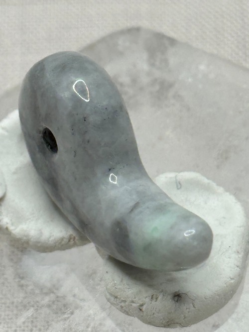糸魚川翡翠　〜勾玉〜　柔らかいグレーに緑　　（IM-0032）・画像6