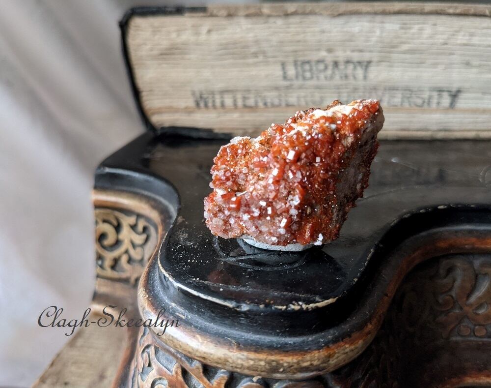 バナジナイト（ヴァナディナイト）原石 ｜Vanadinite ｜モロッコ産