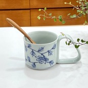 マグカップ スープカップ 青花 しん窯 ユニバーサルデザイン 持ちやすいマグ 倒れにくいカップ
