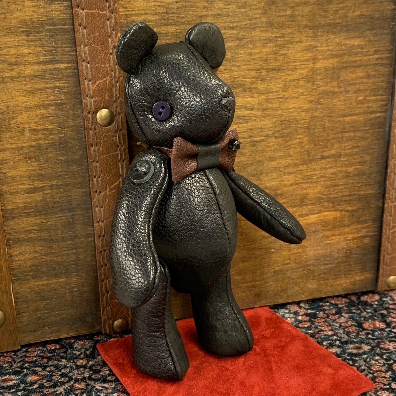 プレミアムベア】ヒグマ革とツキノワグマ革で職人が作り上げた「ベルズ