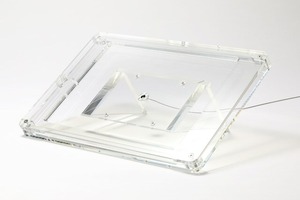 2つの角度で使える・iPad盗難防止スタンド【 T9 】日本製 ● 12.9インチ＆13インチ iPad用