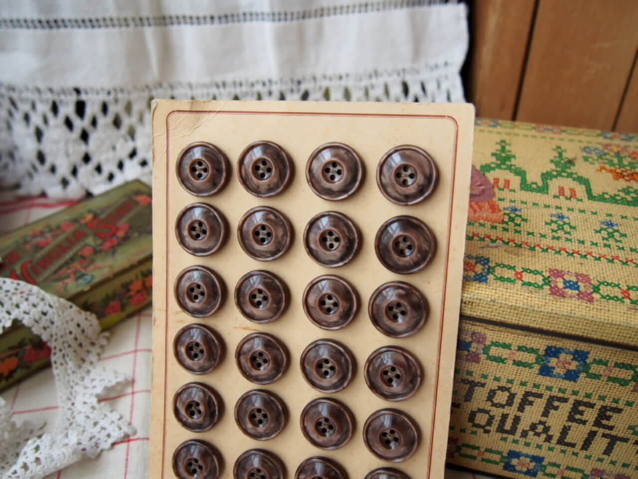 イギリスアンティーク ボタンシート(24個) | Bonny Bee