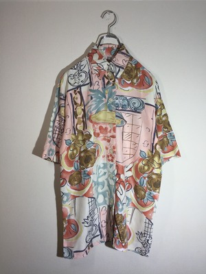 総柄 デザインシャツ アート風 花柄 ボタン逆