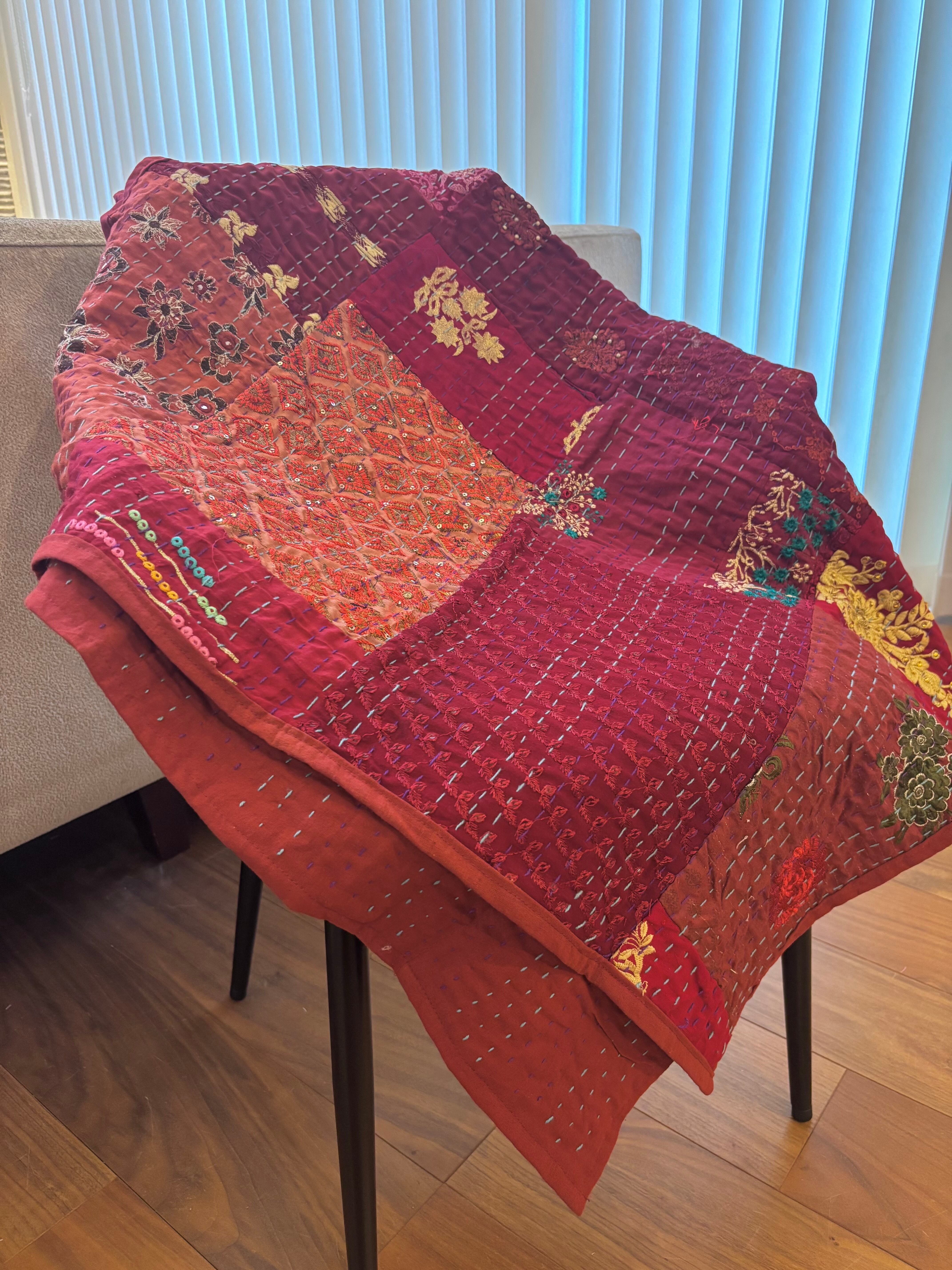 M】グレーA カンバディアキルト(シングルサイズ) インド刺繍パッチ