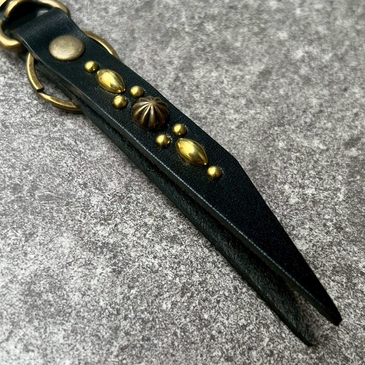 栃木レザー】片面スタッズキーホルダー T15-2 | Ace leather
