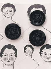 フランス 1900s 2.7c 幾何学の黒花とgalalithe製ボタンセットk アンティーク