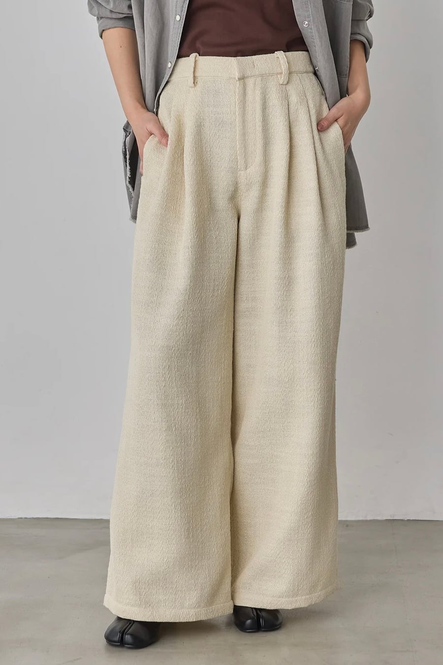 Denim Like Herringbone Tuck Pants デニムライク ヘリンボーンタックパンツ Off beige