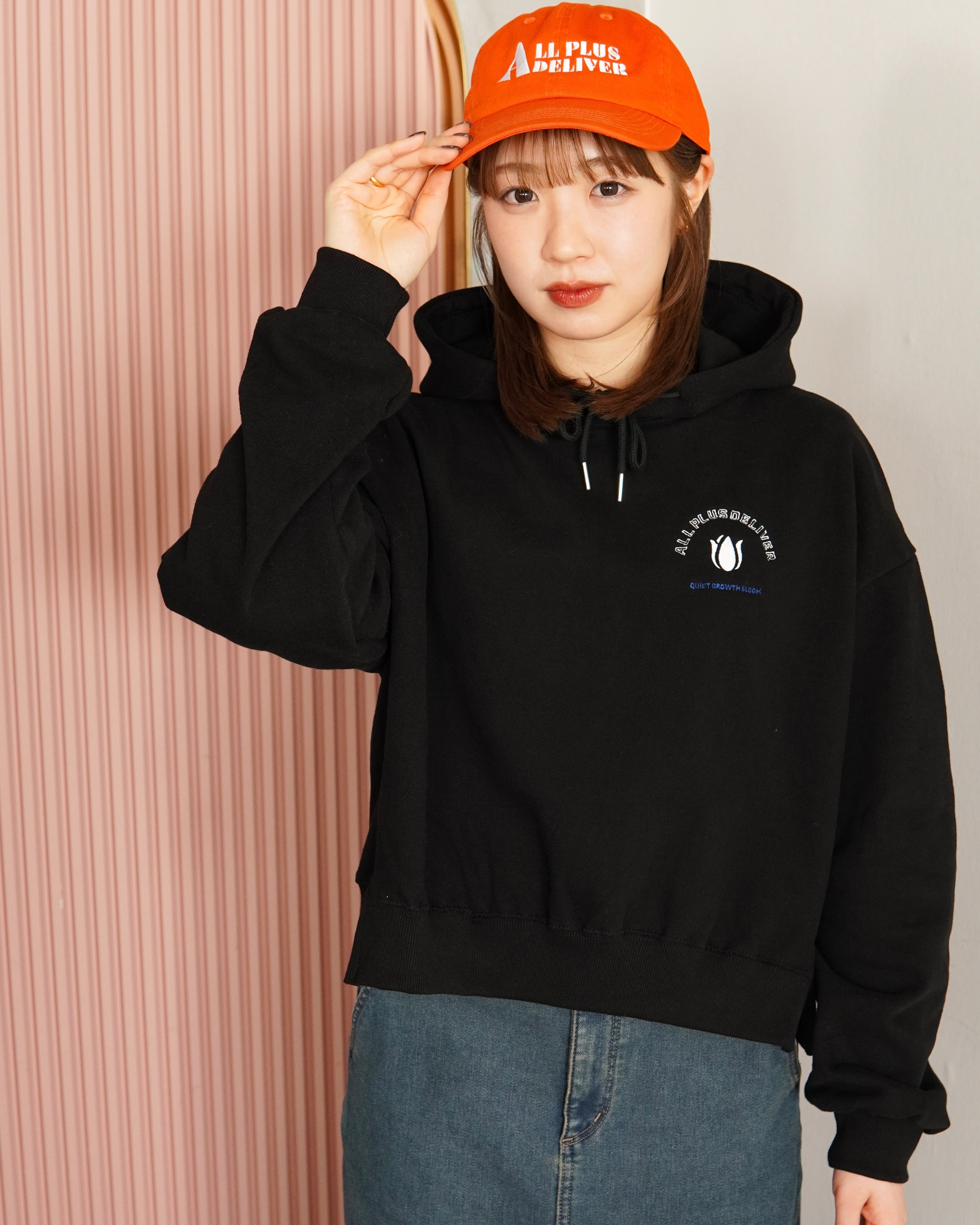 ALPSDR QB TULIP LOGO CROPPED HOODIE / BLACK | ALL PLUS DELIVER