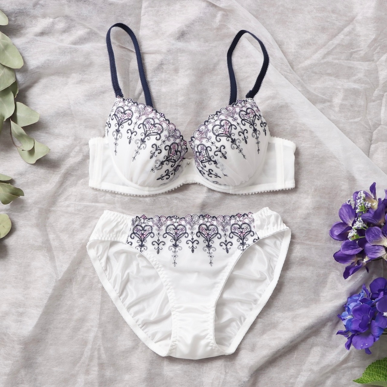 最高級 ちっちゃく ルーマニア i.d.sarrieri コーラルの美し過ぎる  