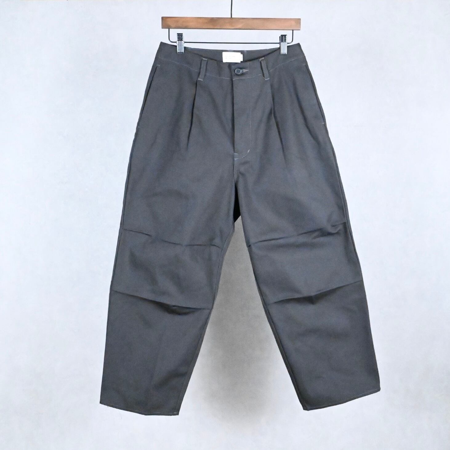 25SS》【STILL BY HAND】KNEE TACK TROUSERS スティルバイハンド