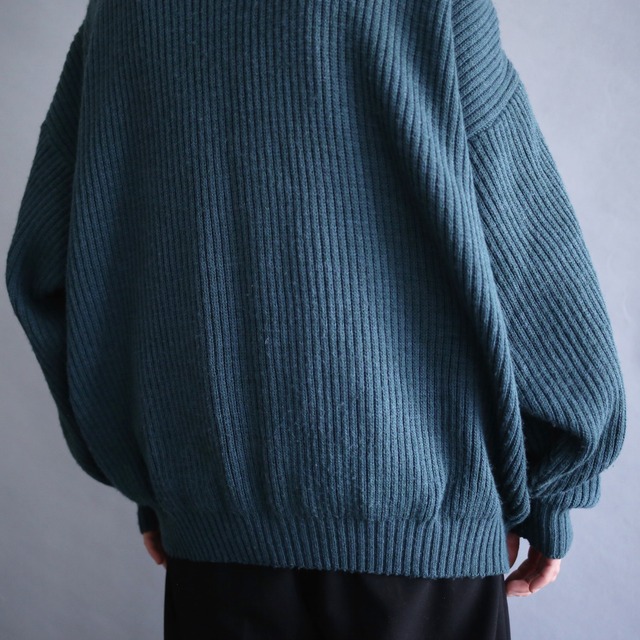 one point embroidery wappen and line design 5b loose silhouette cardigan（made in italy）