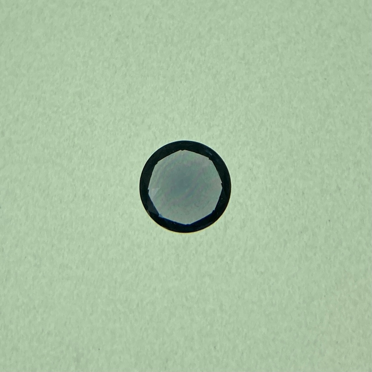 丸いスピネル  約3.3mm r-0445