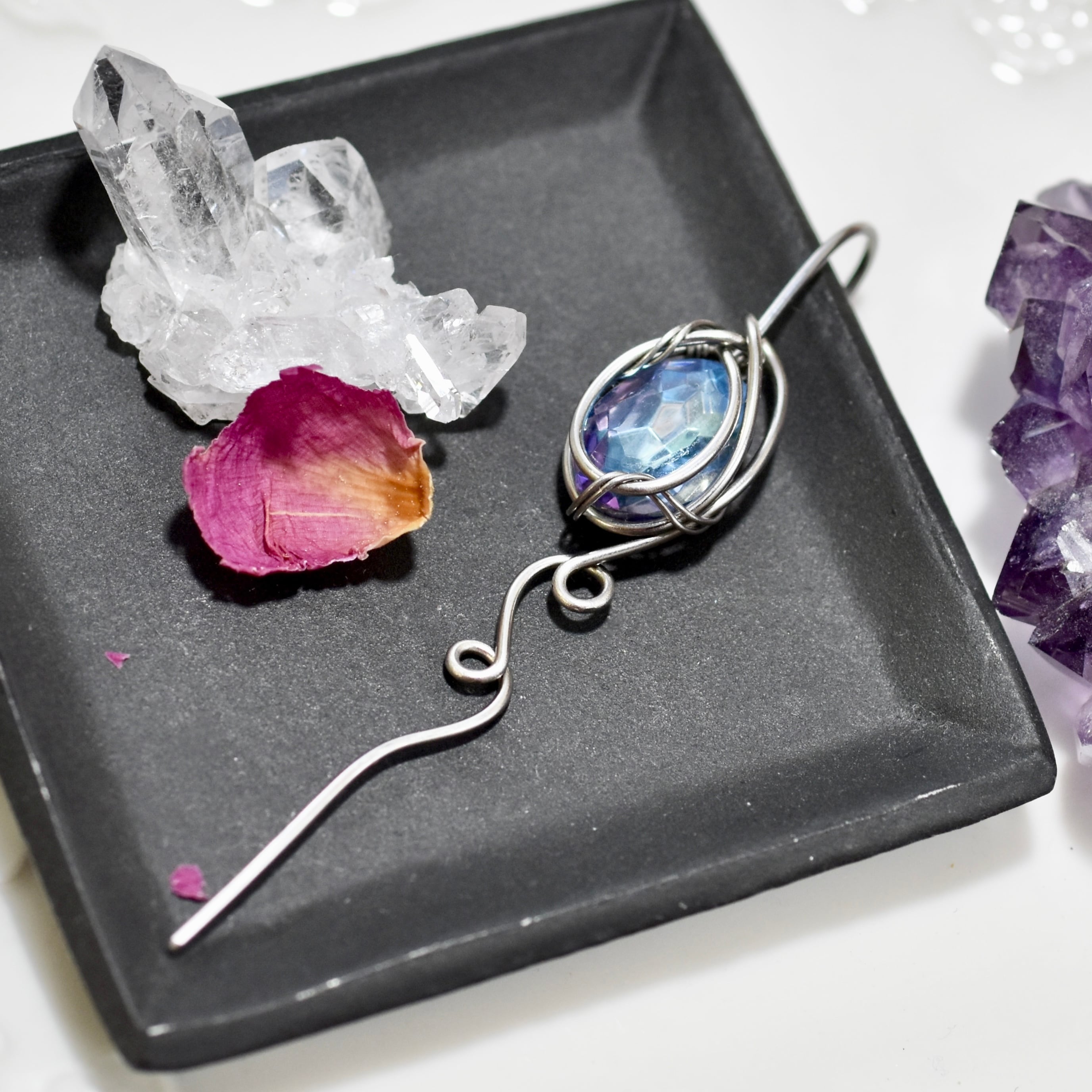 アイスブルー＊イヤーラップピアス＊ヴィンテージガラス | pure＊wire