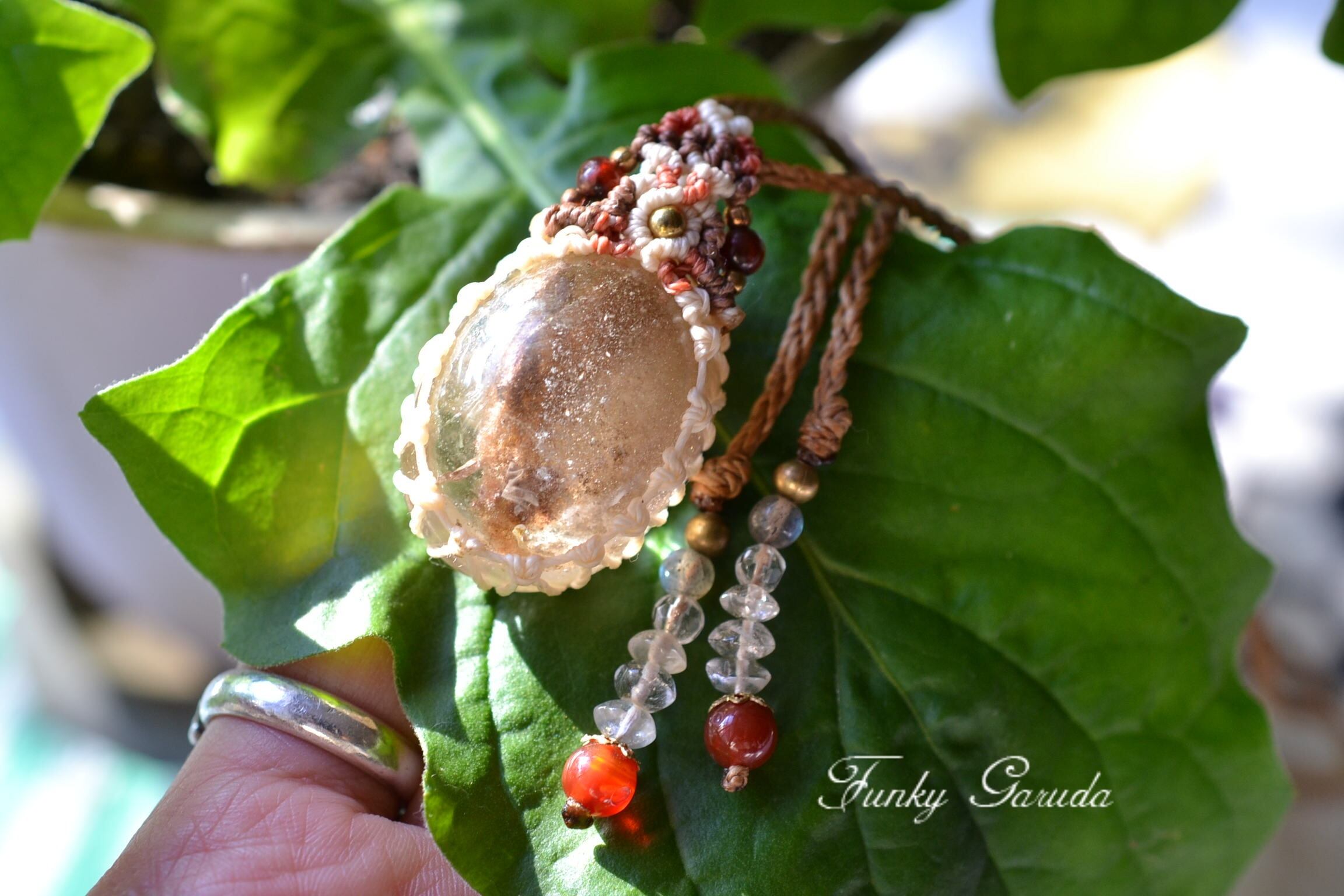 水面下の大地☆ガーデンクォーツ マクラメペンダント