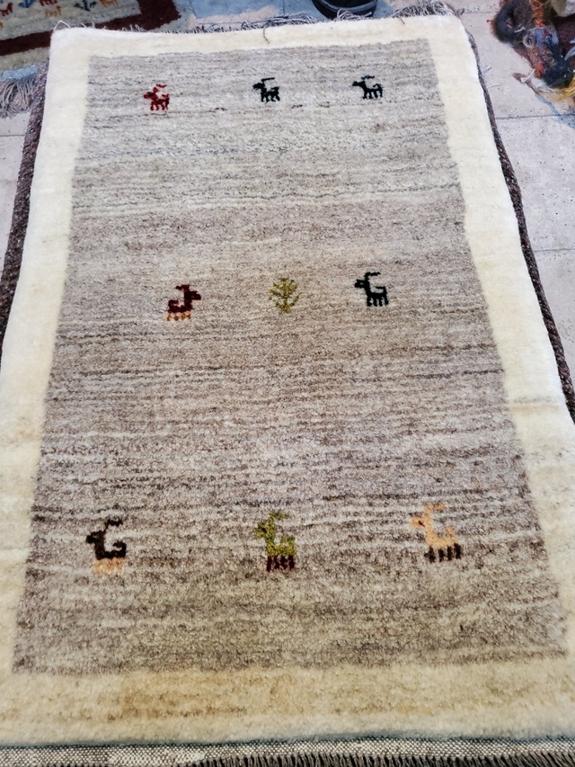 絨毯クエスト42 後編【No.150】Gabbeh グレー白枠 ※現在、こちらの商品はイランに置いてあります。ご希望の方は先ずは在庫のご確認をお願いします。