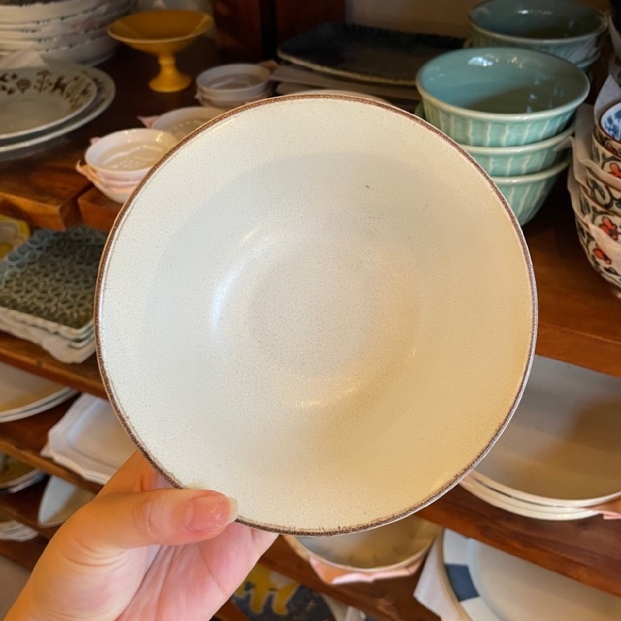 Small Laut Bowl Brown / ラウト小丼 ブラウン 日本製 美濃焼 食洗機対応 電子レンジ対応 お茶碗 シンプル 食器 キッチン用品 皿 お椀 コンパクト 器 ギフト プレゼント かわいい