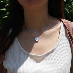 Reversible　gemstone　necklace