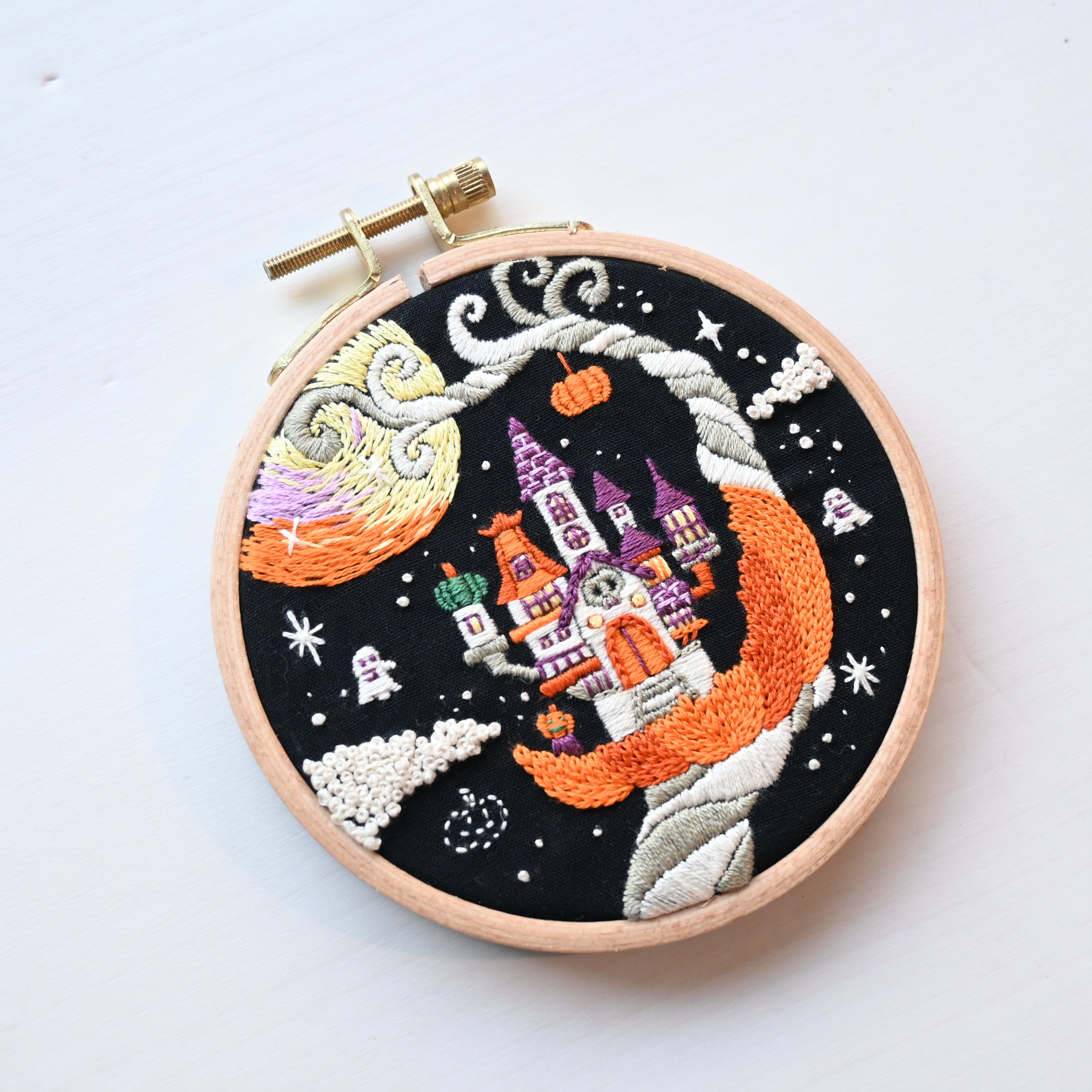 刺繍キット おばけカボチャの街より「カボチャ屋敷」《空想街雑貨店》