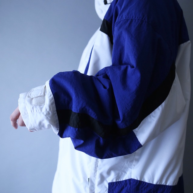 "Columbia" 3-tone good coloring over silhouette mountain jacket