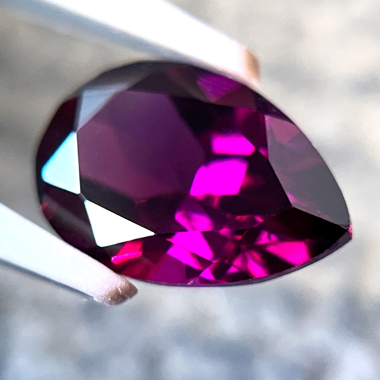 グレープガーネット 4.02ct パープルガーネット ペアシェイプ グレープガーネット 4.02ct パープルガーネット ペアシェイプ