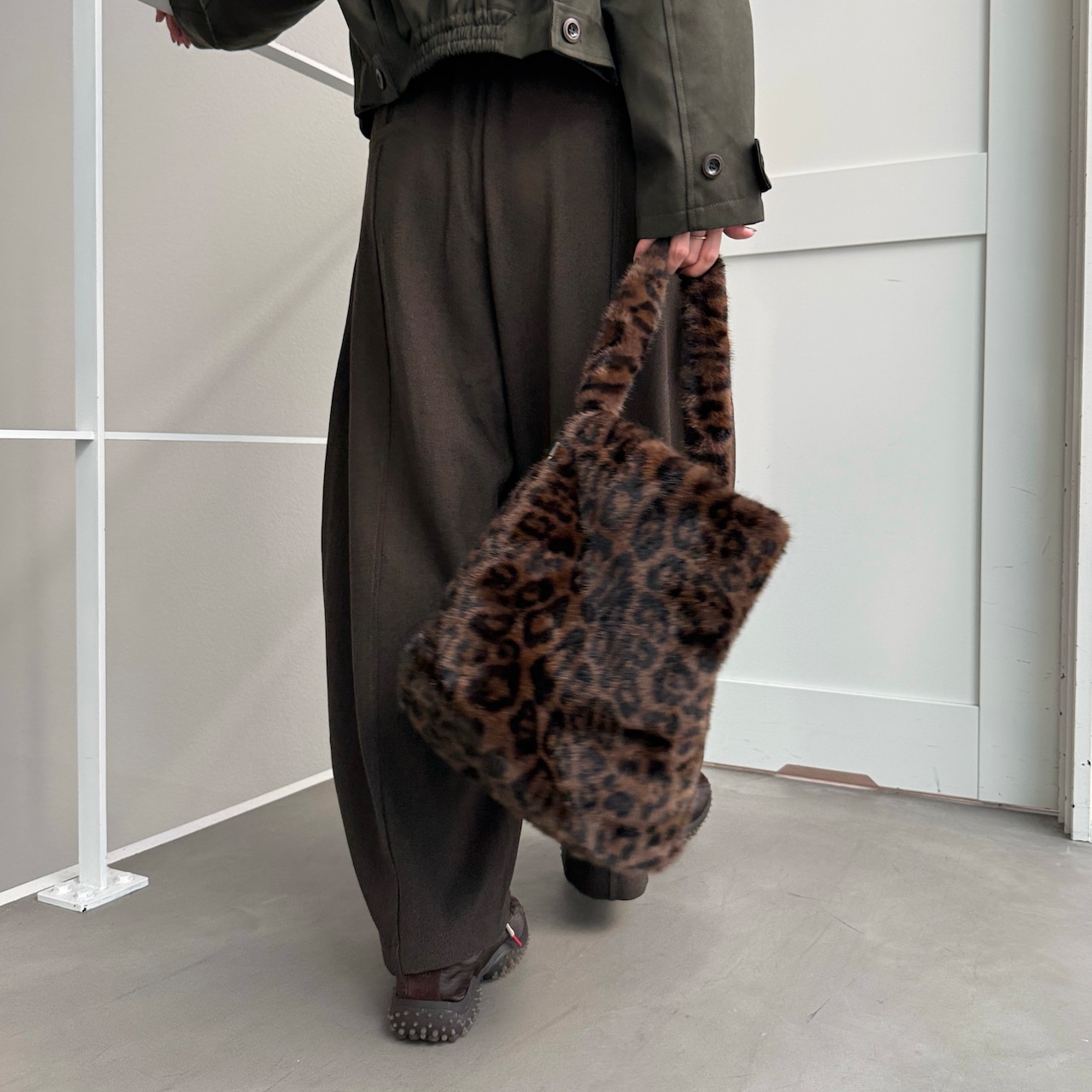 Leopard eco fur tote bag/brown