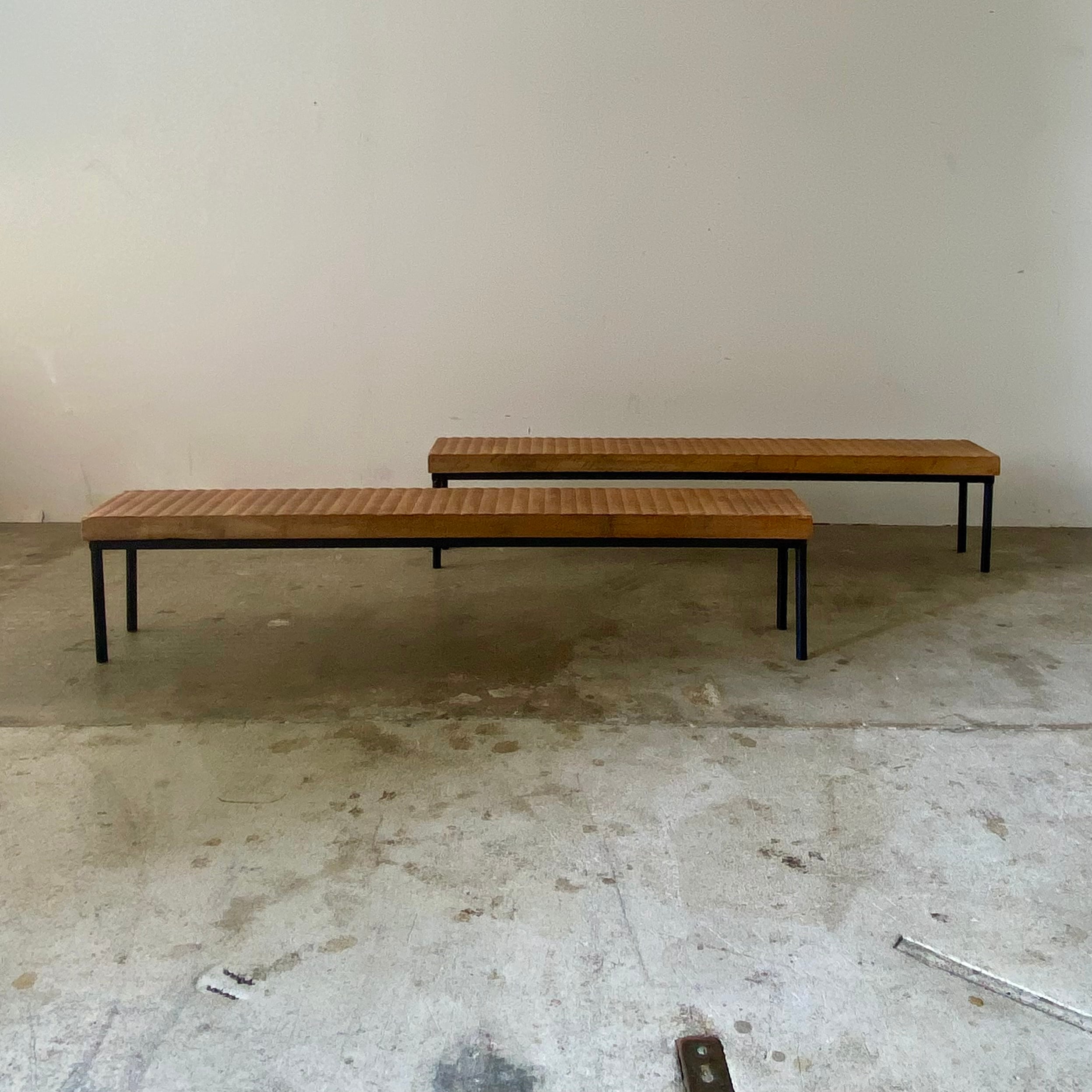 波模様の飾り台　1018