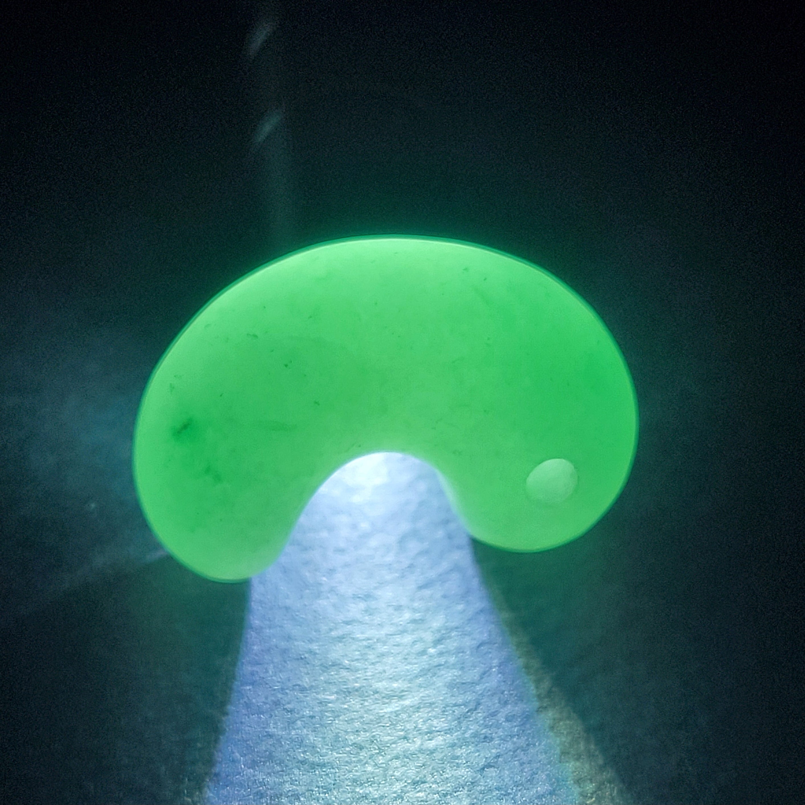 糸魚川翡翠　勾玉 緑色 糸魚川翡翠勾玉 BMT0402 | 糸魚川翡翠工房こたきBASE店