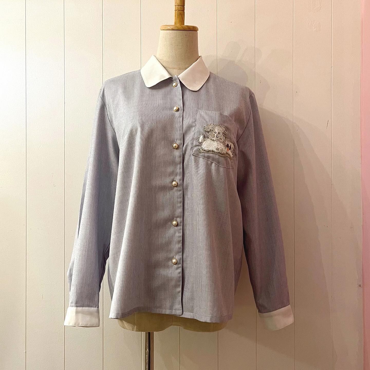 beads dogs pocket white collar shirt