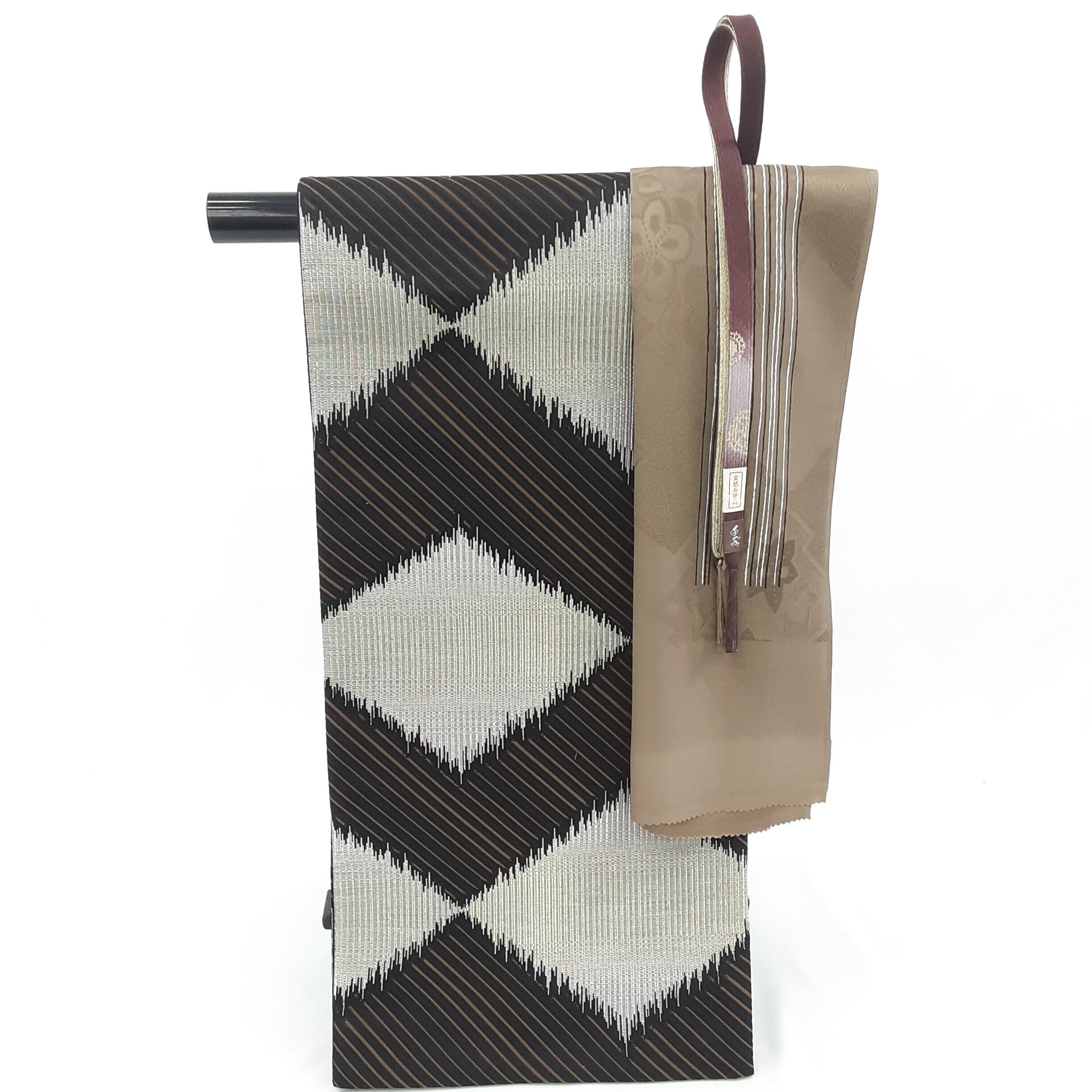 西陣袋帯 朱珍緞子 黒字 【新品】【仕立上がり】【送料無料】